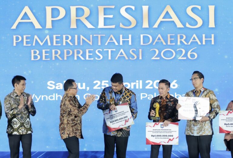 Terobosan Tata Kelola Keuangan, Bobby Nasution Raih Penghargaan Creative Financing dari Mendagri