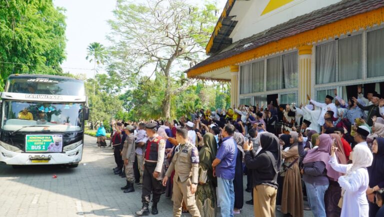 Bupati Syah Afandin Lepas 45 JCH Kloter 4, Titip Doa untuk Langkat dan Indonesia