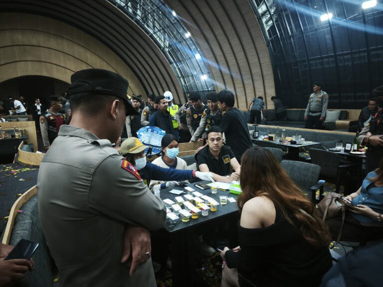 Dalam Semalam Empat THM di Medan Dirazia, Polda Sumut Amankan Tiga Pengunjung Black Owl Positif Narkoba
