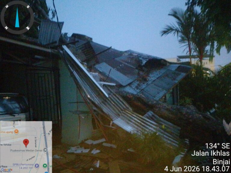 Pohon Besar Tumbang Timpa Rumah Warga di Medan Denai, Edisaputra Desak Pemko Massif Antisipasi Dini Hadapi Cuaca Ekstrem