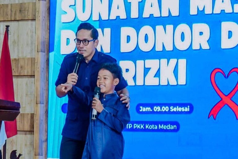 Wali Kota Medan Bawa Keceriaan di Sunat Massal