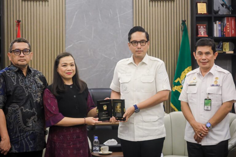 Rico Waas Jalin Hubungan Baik Perwakilan Kota Mitra dari Luar Negeri