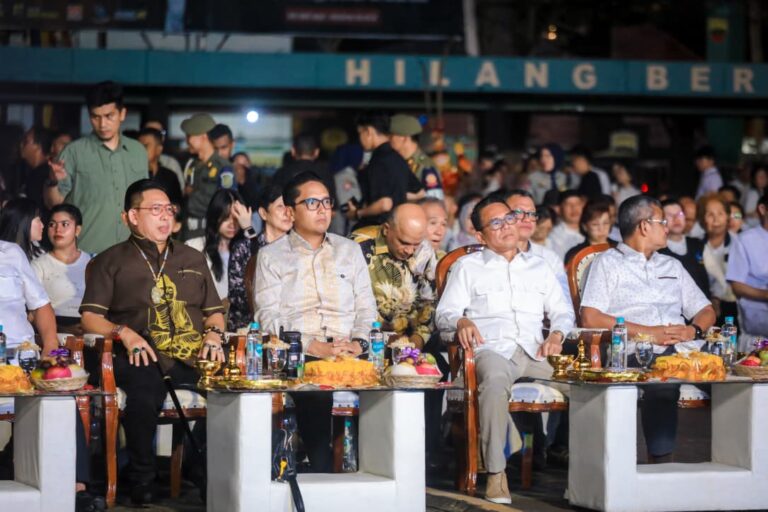 Perayaan Waisak 2570 BE, Rico Waas Ajak Warga Medan Rawat Harmoni