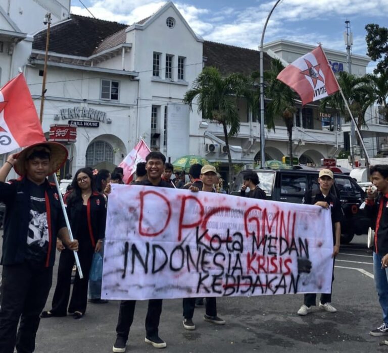 Ratusan Massa GMNI Gelar Unras di DPRD Medan, Ini Tuntutannya