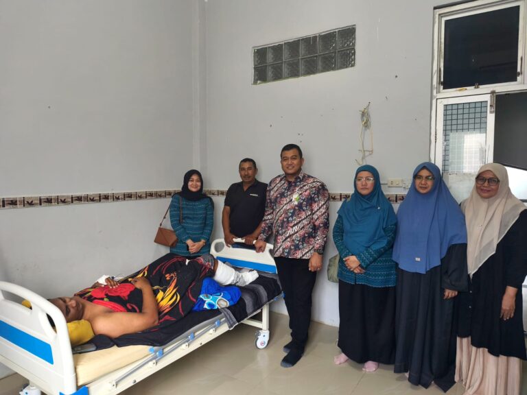 Pastikan Dapatkan Perawatan Terbaik, BPJS Ketenagakerjaan Langsa Kunjungi Pasien Luka Bakar