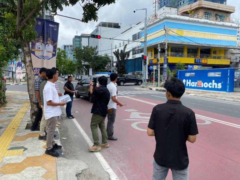 FORPEDA Langkat Tebar Poster di Medan  Desak Pengusutan Dugaan Korupsi Smart Board