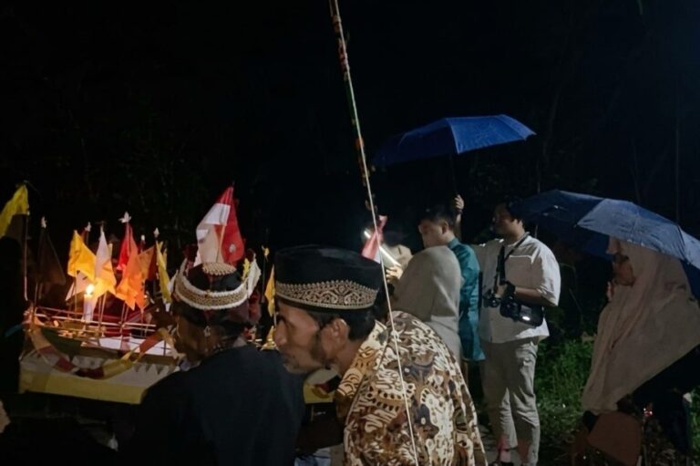 Revitalisasi Tradisi Lepas Lancang: Upaya Unimed Menyelamatkan Warisan Budaya yang Hampir Punah