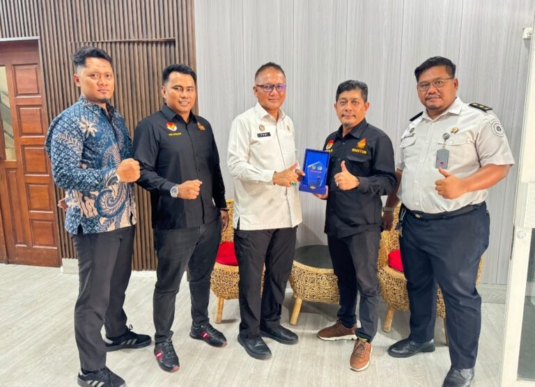 Momen Perpisahan Yudi Suseno di Sumut, PB Pendawa Indonesia Terima Plakat Apresiasi