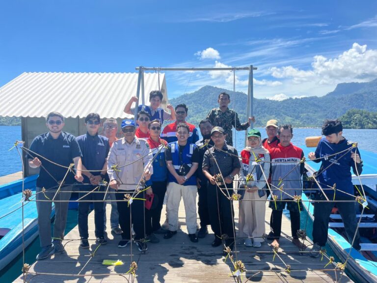 Pertamina Patra Niaga IT Teluk Kabung Laksanakan Transplantasi Terumbu Karang di Pulau Pasumpahan dalam Rangka Hari Lingkungan Hidup Sedunia