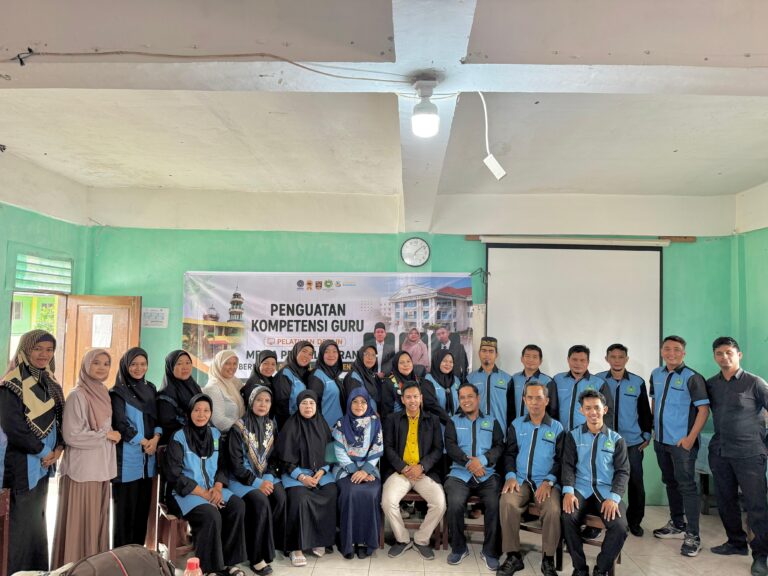 Dosen FAI UMSU PKM Pelatihan Merancang Media Pembelajaran : Hasilkan SDM Unggul di Era Digital