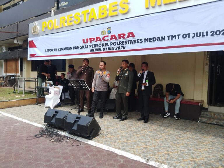 Peringati HUT Bhayangkara ke-80 Tahun, Kapolrestabes Medan Nyanyikan Lagu Legendaris “Rumah Kita”