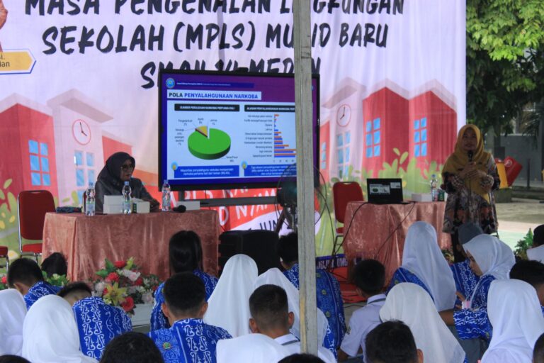 MPLS Ramah di SMAN 14 Medan Edukasi Peserta Didik Baru