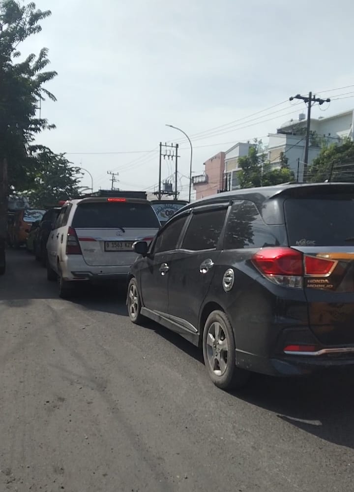 Warga dan DPRD Desak Rico Waas Evaluasi Rekayasa Lalu Lintas Jalan Letda Sujono, Kemacetan Dinilai Kian Parah