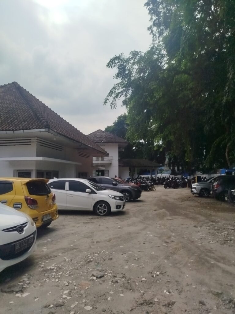 Terungkap!! Asset Rumah Dinas Bank Mandiri Wilayah I Sumut Berubah Fungsi Jadi Parkir RS Colombia Asia