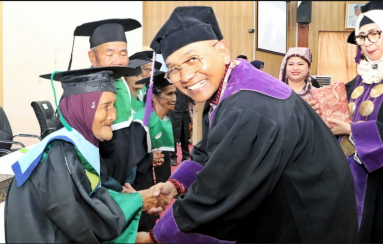 Wisuda Sekolah Lansia