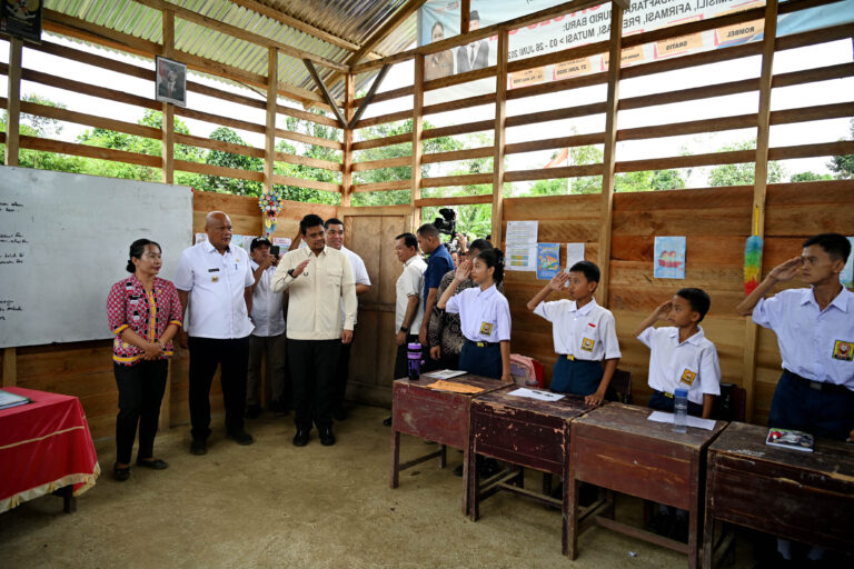 Gubernur Bobby Nasution Wujudkan Impian SMPN 4 Sitolu Ori Miliki Gedung Permanen