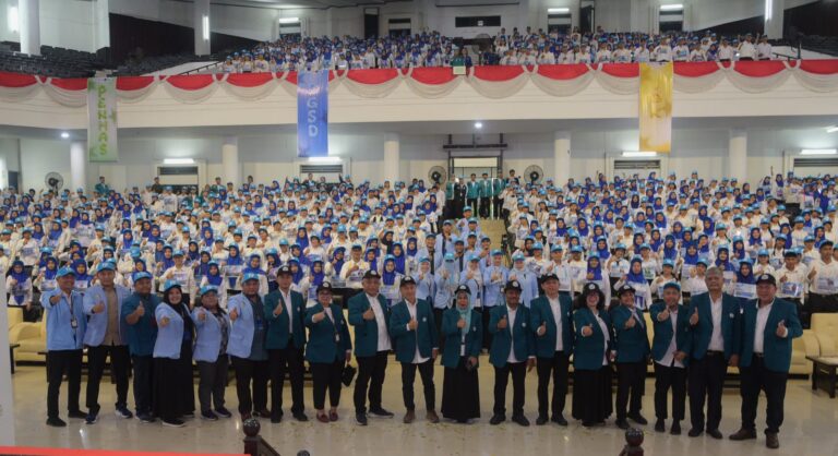 Rektor UNIMED Kukuhkan Mahasiswa Baru Angkatan 2026