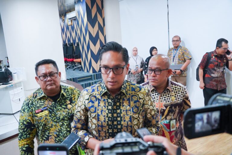 Rico Waas Dorong Program MBG Jadi Mesin Penggerak Ekonomi Warga