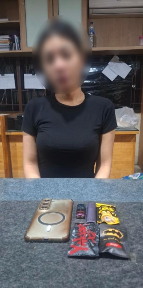 Polisi Ringkus Seorang Wanita Pengedar Pod Getar “Labubu dan Yakuza” di Medan