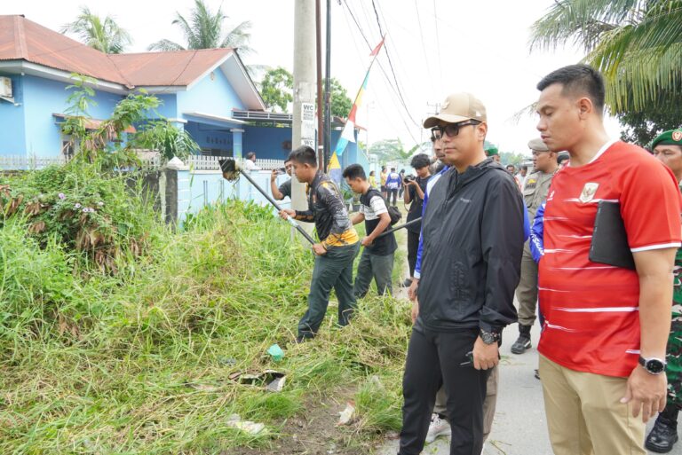 Rico Waas Gelar Gotong Royong Massal di 21 Kecamatan Hingga Serap Aspirasi Warga