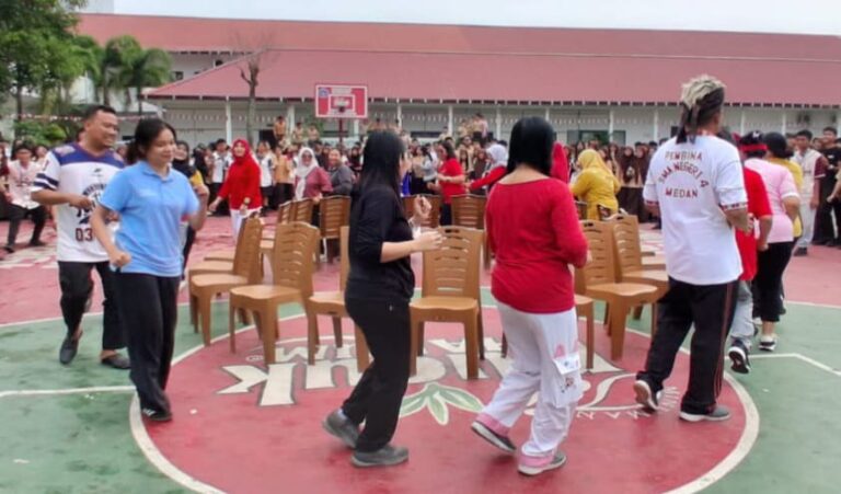 Lomba Antar Guru HUT RI Ke 81 di SMAN 4 Medan Meriah