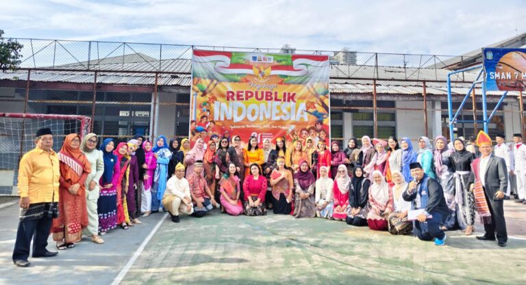 Pakaian Tradisional dan Lomba Jadi Semarak HUT RI di SMAN 7 Medan