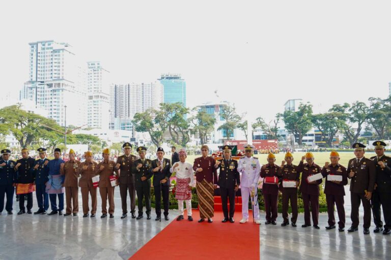 Pimpin Upacara HUT ke-81 RI, Rico Waas : Pembangunan Harus Berdampak