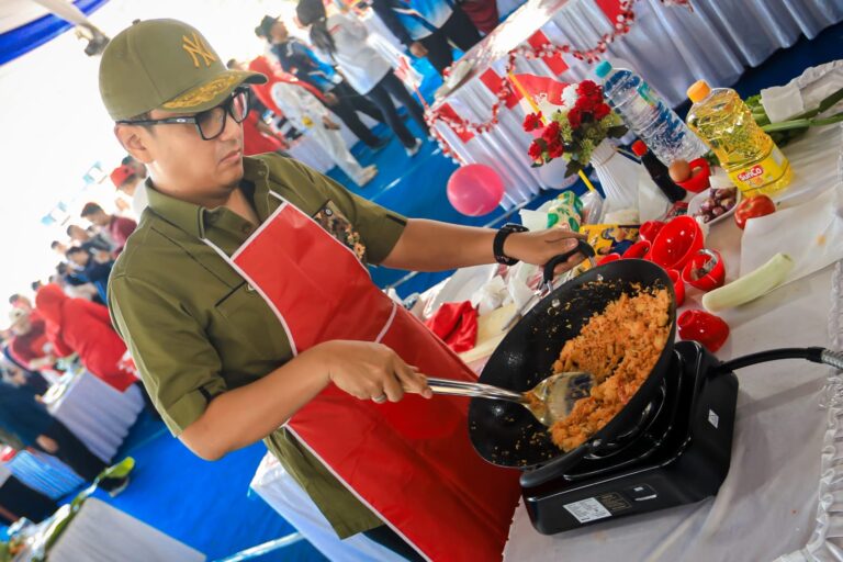 Semarak Korpri Gebyar Kemerdekaan RI, Wali Kota Medan Ikuti Lomba Masak
