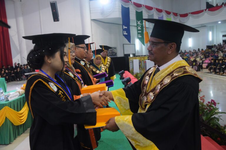 Rektor Minta 2.133 Lulusan UNIMED Perkuat Pemanfaatan Teknologi Digital