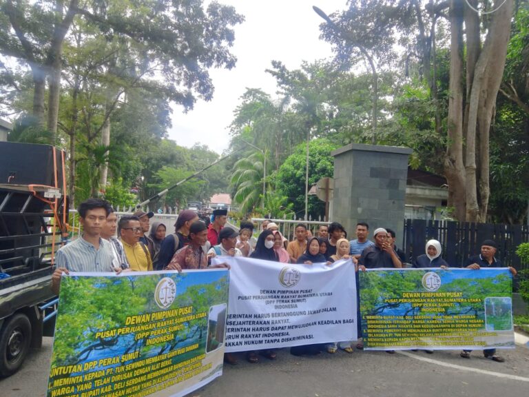 Warga Desa Regemuk Demo di Kantor Bupati Deli Serdang, Tuntut Tanggung Jawab Penggusuran Lahan