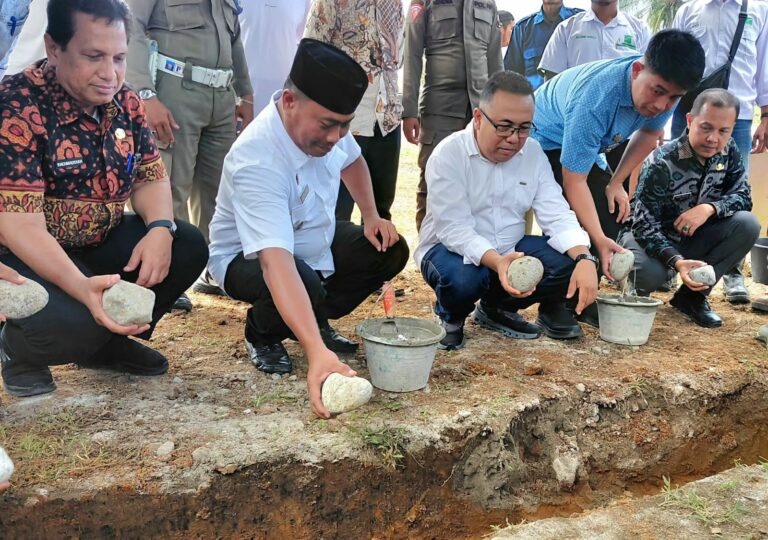 Empat Tahun Diperjuangkan, Wakil Bupati Didaulat Letak Batu Pertama Masjid Ar-Rahman