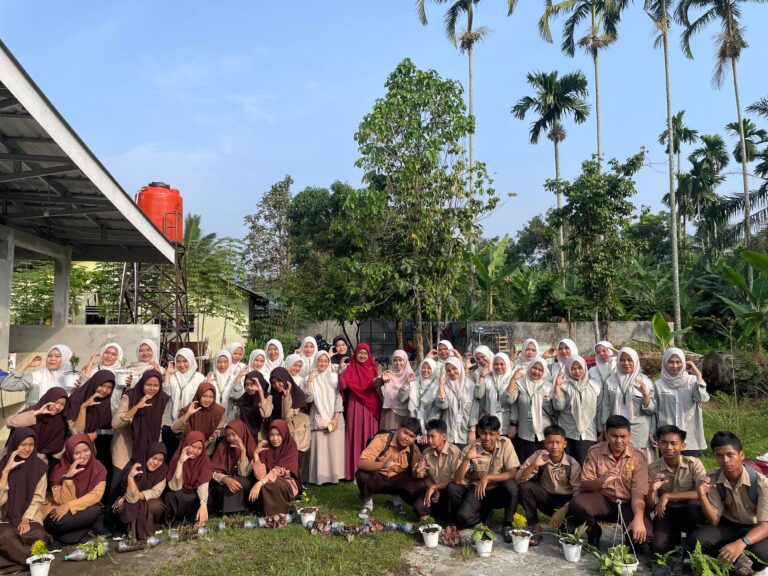 MA Terpadu Abatha dan UINSU Tanamkan Cinta Lingkungan kepada Siswa