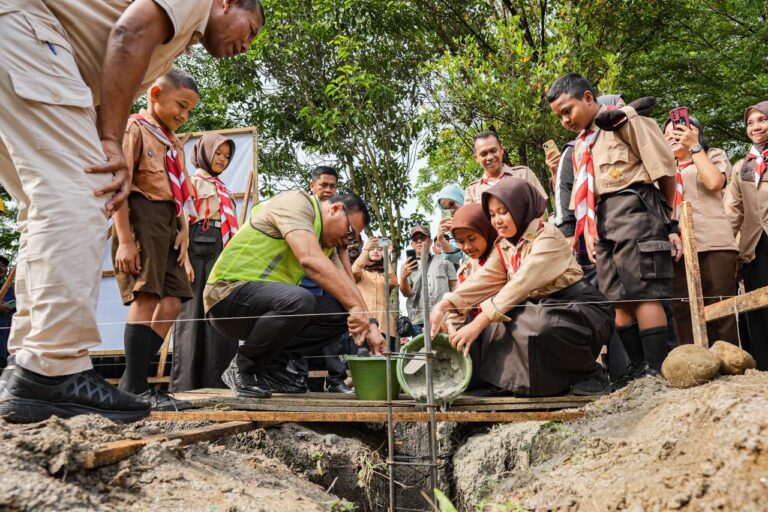 Target Selesai 120 Hari, Bupati Deli Serdang Letak Batu Pertama Pembangunan 3 RKB dan Aula SMPN 1 Beringin