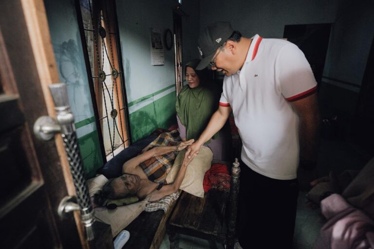 Ditemukan Sakit Saat Tinjau RTLH, Bupati Asri Rujuk Nenek Kartini ke RSUD