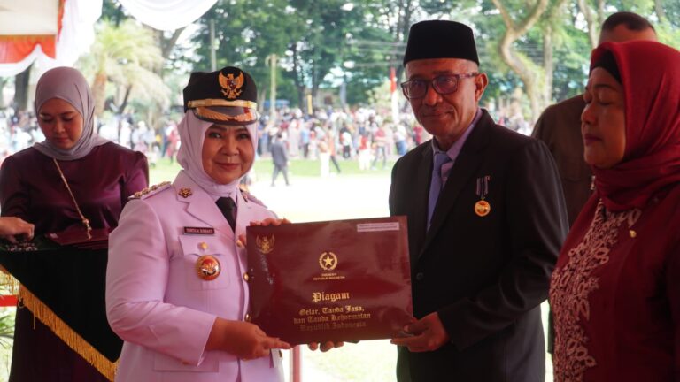 Plt. Bupati Tiorita Pimpin Upacara Detik-Detik Proklamasi HUT ke-81 RI di Langkat