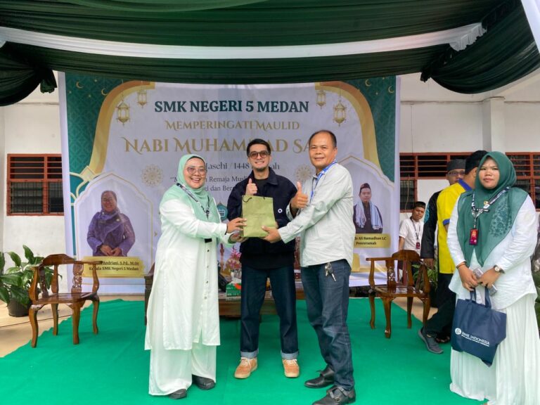 Artis Ricky Harun Motivasi Murid SMKN 5 Medan di Maulid Nabi Muhammad SAW