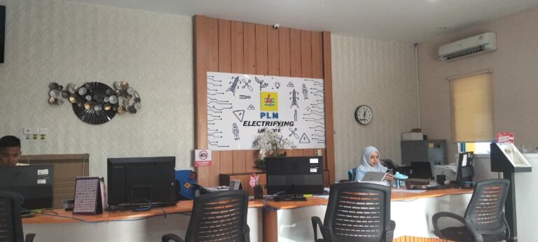 ULP PLN Helvetia Dinilai Kurang Maksimal, 2 Kursi dan PC Tanpa Petugas