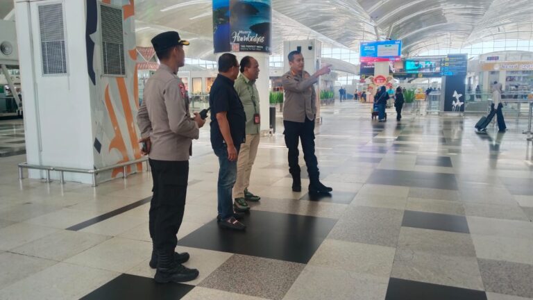 Pantau Langsung Kondisi Bandara Kualanamu, Kapolresta Deli Serdang : Situasi Aman