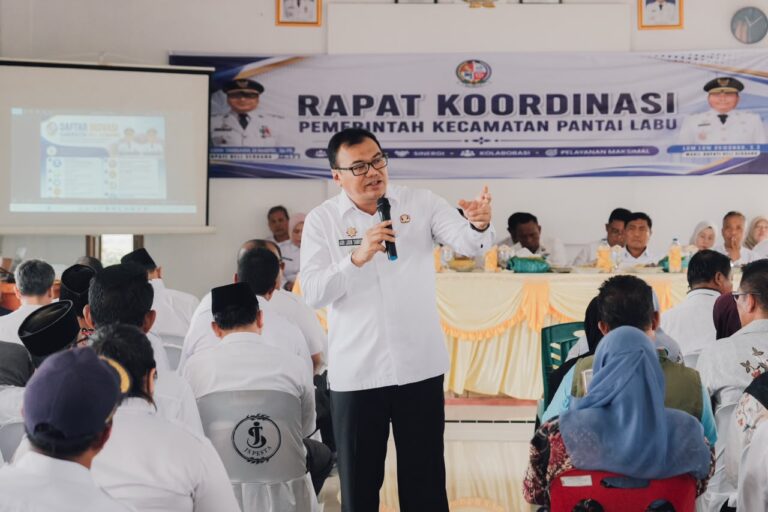 Kemiskinan Tertinggi, Bupati Asri Ancam Tindak Tegas Jika Pelayanan di Pantai Labu Tak Beres