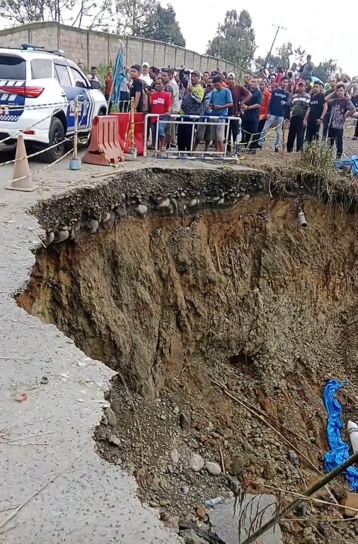Anggota DPRD Desak Dinas BMBKCK Sumut Perbaiki Jalan Karo-Langkat “Ambruk”