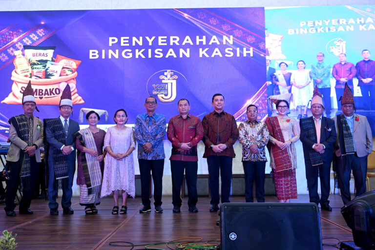 Pesta Olob-Olob GKPS Resort Medan Barat, Pj Sekdaprov Sumut Ajak Jemaat Perkuat Gotong Royong dan Kepedulian Sosial