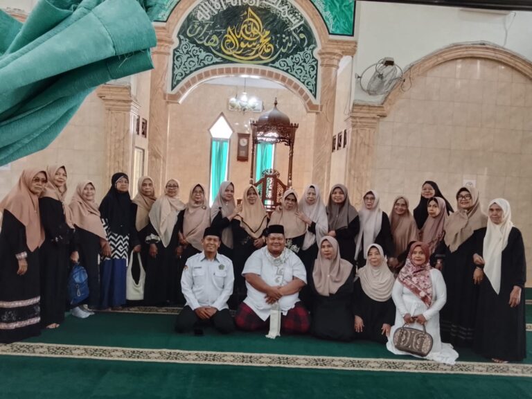 MT Binaan KUA Medan Perjuangan Tuntaskan Bacaan Sholawat Qubra Ad-Dalail Khairat Hari Kedelapan