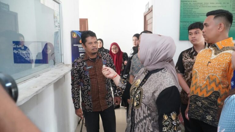 Sidak Kantor Camat Hinai, Plt. Bupati Langkat Tiorita Tekankan Disiplin dan Pembenahan Pelayanan Publik