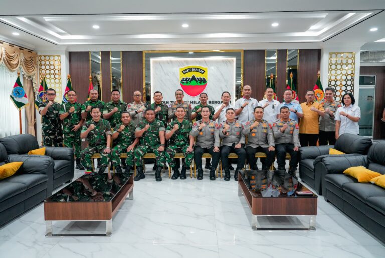 Perkuat Sinergi TNI-Polri, Kapolda Sumut Silaturahmi ke Kodam I/BB