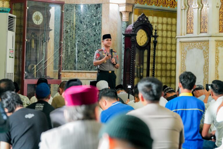 Sholat Jumat di Masjid Raya Al-Mashun, Kapolda Sumut Ajak Masyarakat Perangi Narkoba dan Jaga Kamtibmas