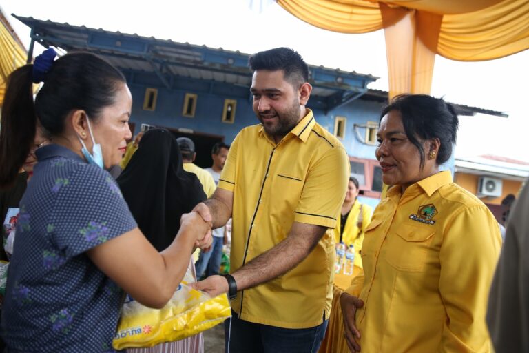 Sambut HUT ke-62, Golkar Medan Bagikan 3.062 Paket Sembako kepada Masyarakat