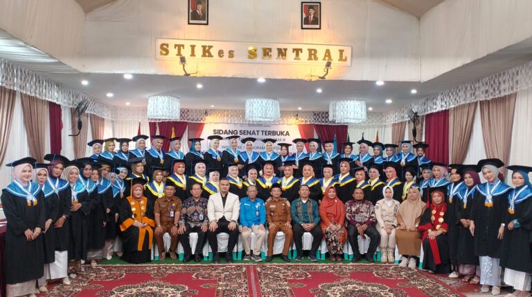 STIKes Sentral Wisuda 56 Mahasiswa, DIII Kebidanan Lolos Uji Kompetensi Nasional 100 Persen