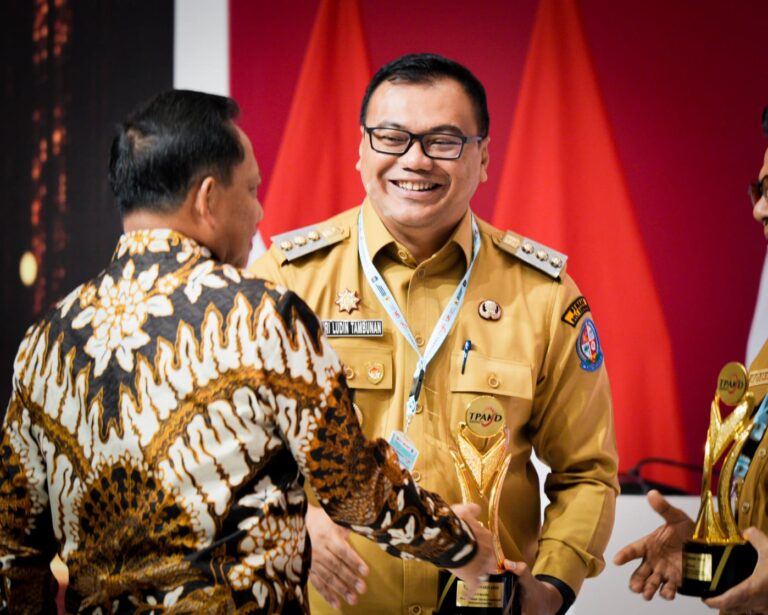 Deli Serdang Raih TPAKD Terbaik se-Sumatera, Bupati Asri Terima Penghargaan Presiden Prabowo