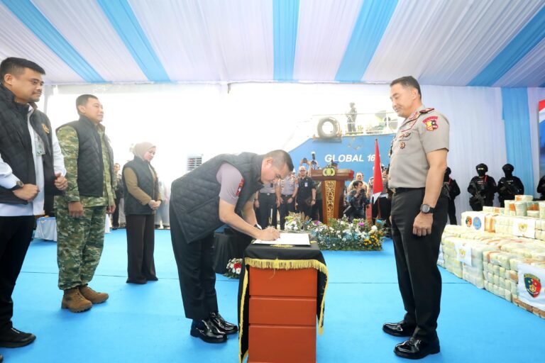 Dipimpin Kapolri, Poldasu Bersama Forkopimda Deklarasikan Sumut Tolak Narkoba di Belawan