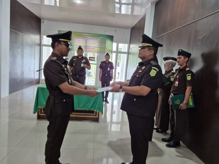 Kajari Paluta Lantik Reza Surya Mardhika Jadi Kasi PAPBB